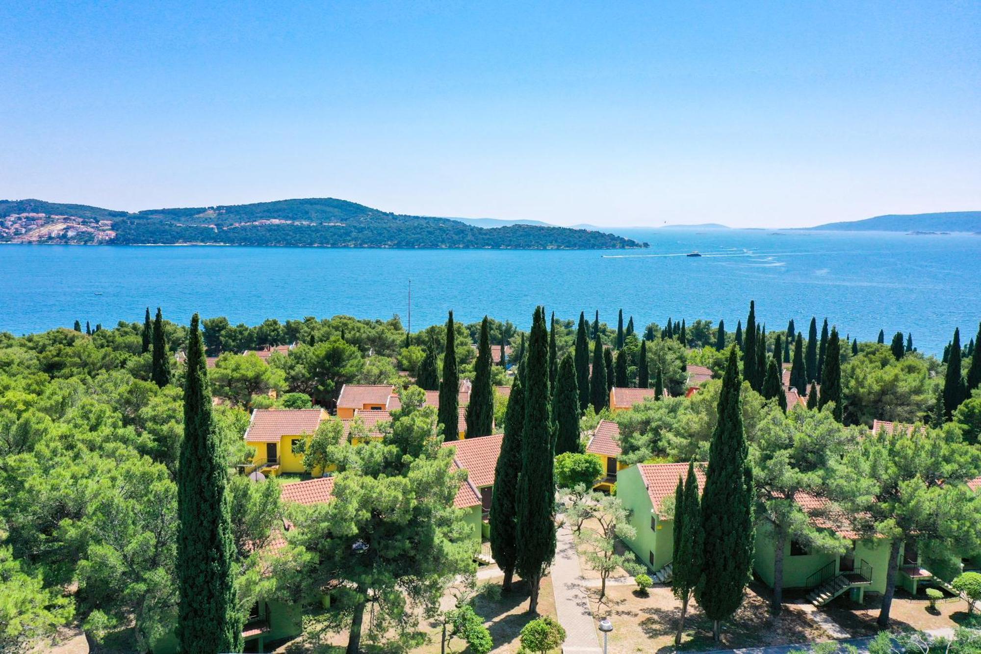 Apartments Medena Trogir Exteriör bild